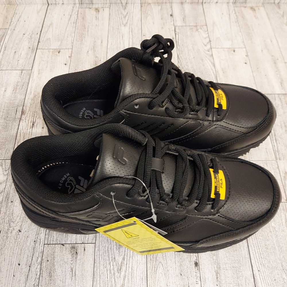 Fila slip resistant shoes Women's 8.5 W
